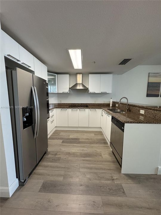 For Rent: $2,975 (1 beds, 1 baths, 630 Square Feet)