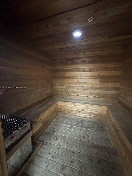 For Rent: $2,975 (1 beds, 1 baths, 630 Square Feet)