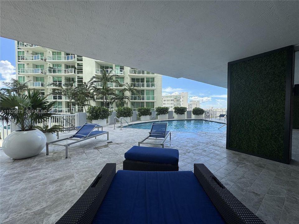 For Rent: $2,975 (1 beds, 1 baths, 630 Square Feet)