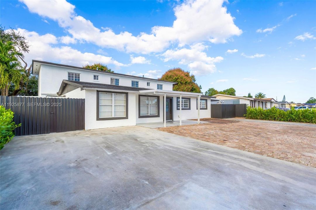 出租: $2,400 (2 贝兹, 1 浴室, 1100 平方英尺)