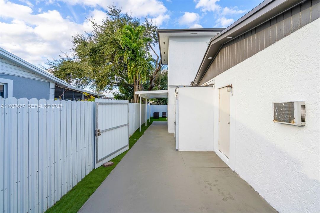 出租: $2,400 (2 贝兹, 1 浴室, 1100 平方英尺)