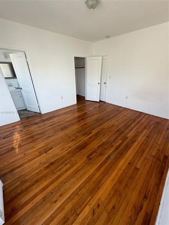 For Rent: $1,950 (2 beds, 2 baths, 1100 Square Feet)