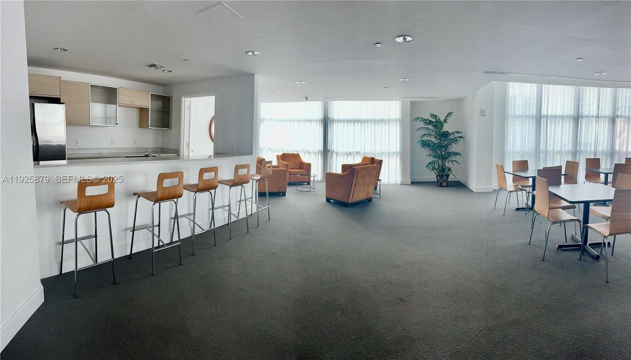 В аренду: $2,600 (1 спален, 1 ванн, 679 Квадратных фут)