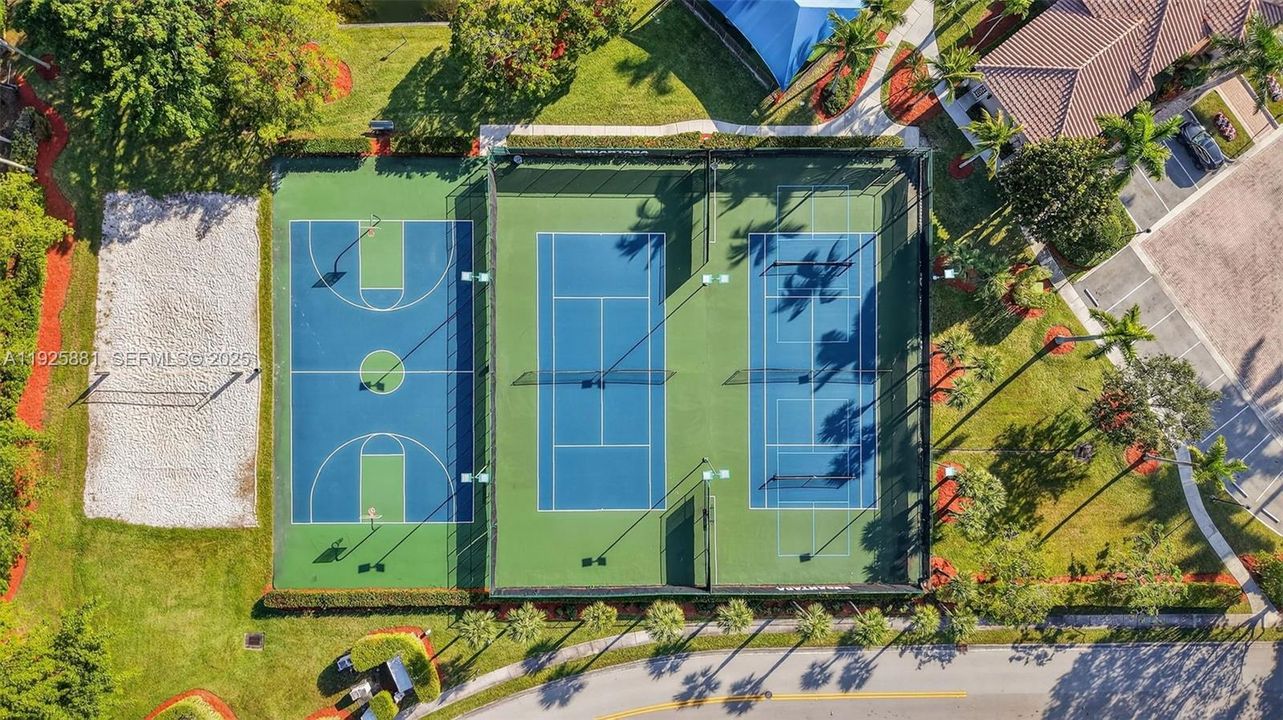 For Sale: $637,000 (4 beds, 3 baths, 2075 Square Feet)