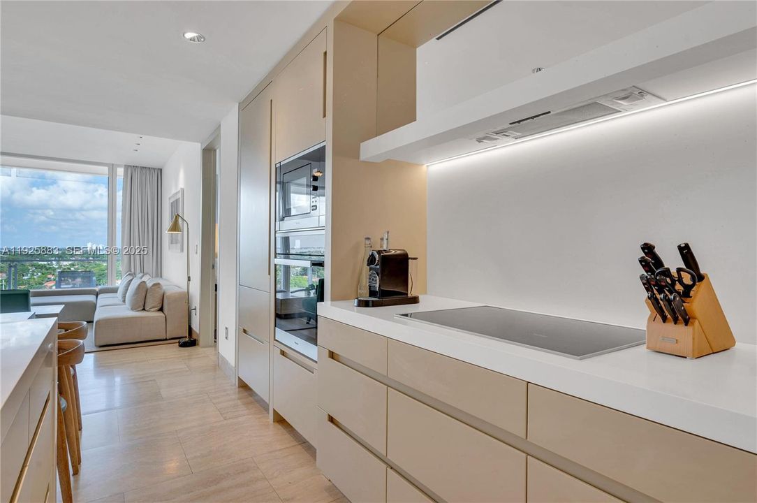 待售: $7,750,000 (2 贝兹, 2 浴室, 1583 平方英尺)