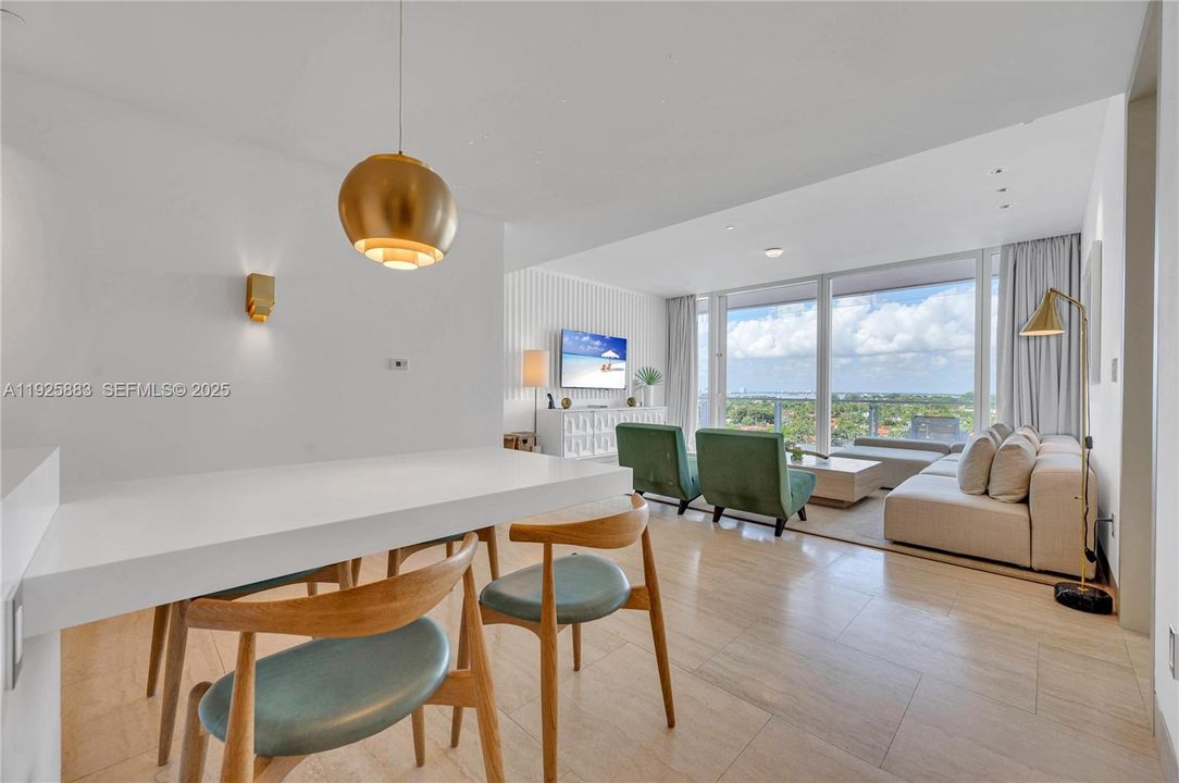 待售: $7,750,000 (2 贝兹, 2 浴室, 1583 平方英尺)