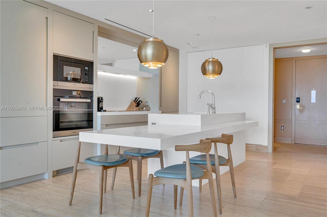 待售: $7,750,000 (2 贝兹, 2 浴室, 1583 平方英尺)