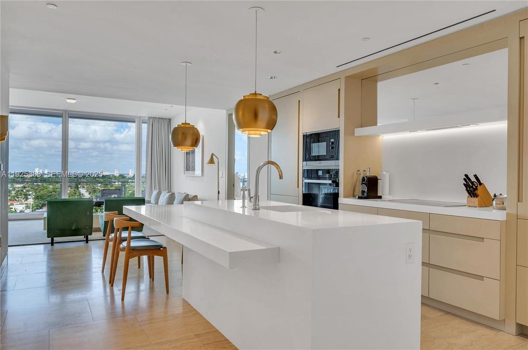 待售: $7,750,000 (2 贝兹, 2 浴室, 1583 平方英尺)