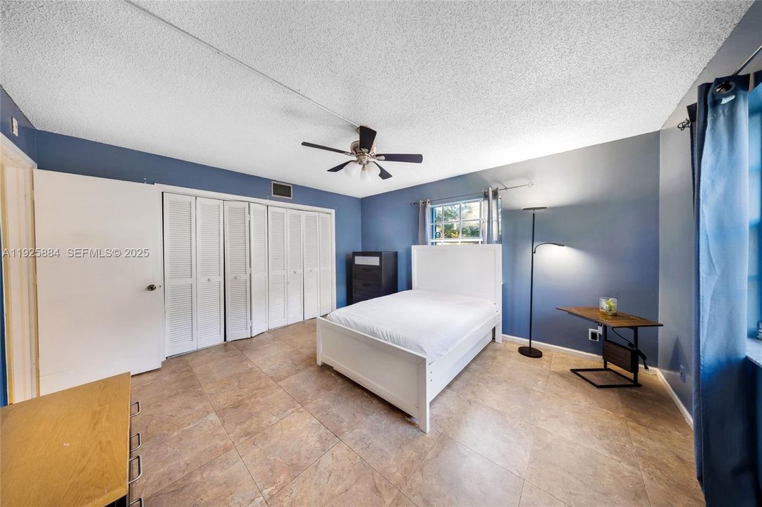 待售: $212,000 (2 贝兹, 2 浴室, 1240 平方英尺)