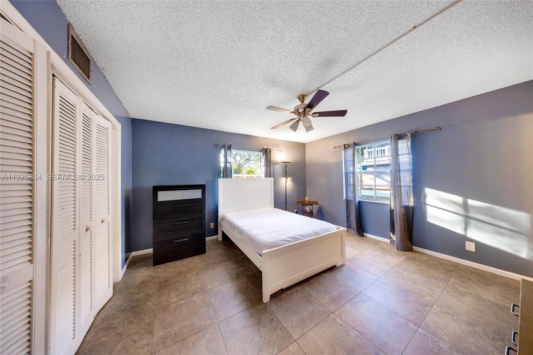 待售: $212,000 (2 贝兹, 2 浴室, 1240 平方英尺)