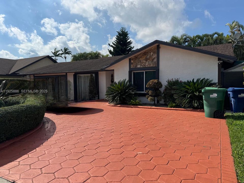 В аренду: $4,700 (3 спален, 2 ванн, 2028 Квадратных фут)