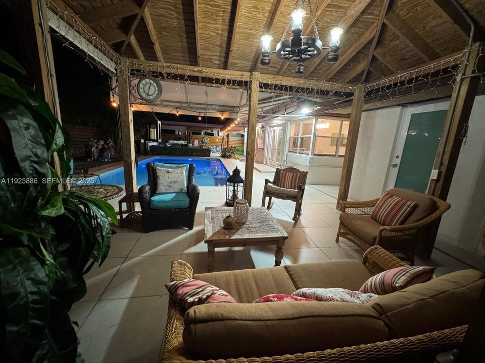 В аренду: $4,700 (3 спален, 2 ванн, 2028 Квадратных фут)