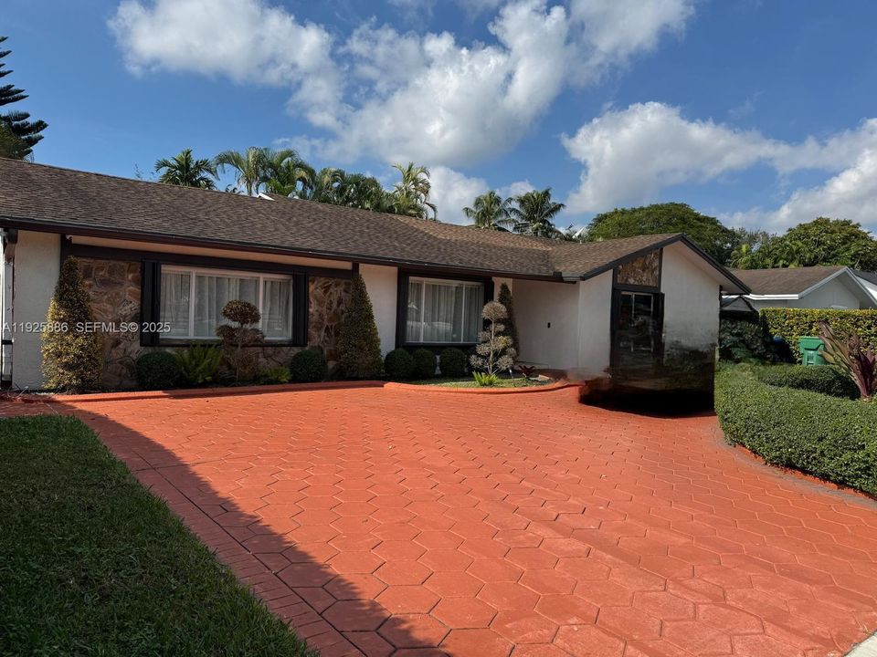 В аренду: $4,700 (3 спален, 2 ванн, 2028 Квадратных фут)