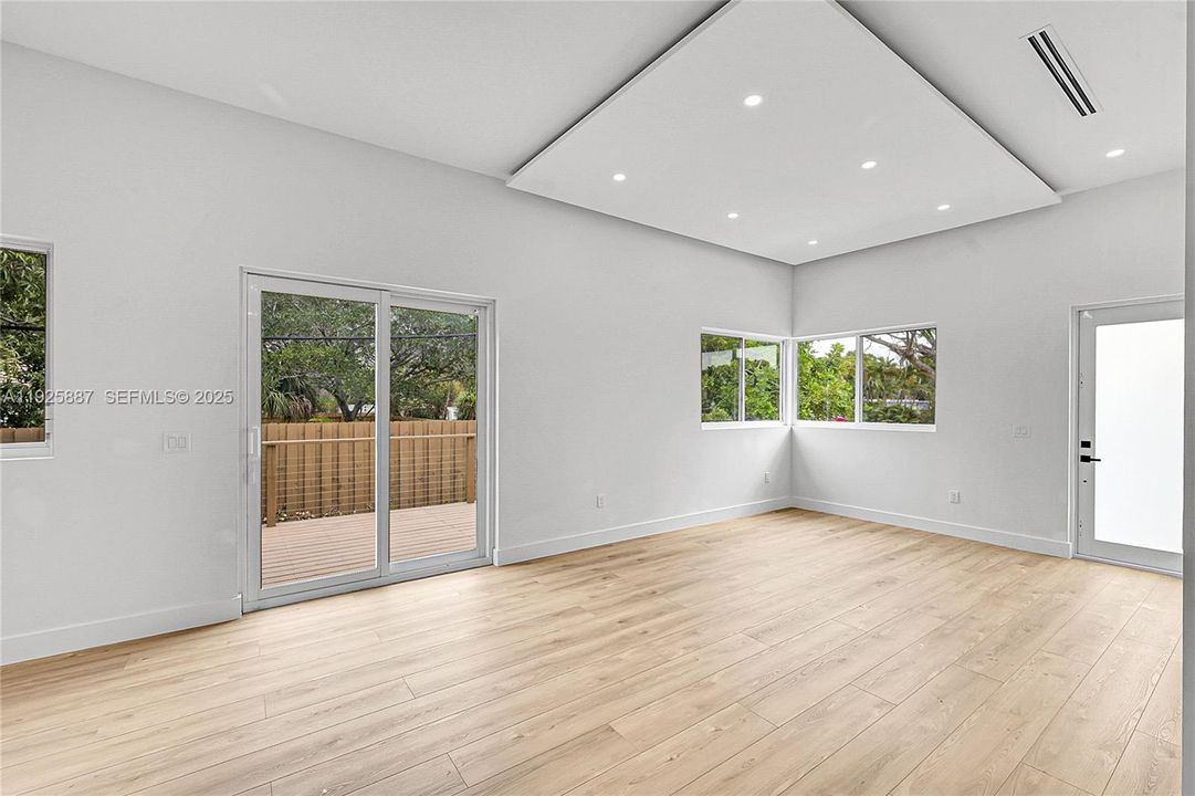 For Rent: $3,950 (3 beds, 2 baths, 0 Square Feet)