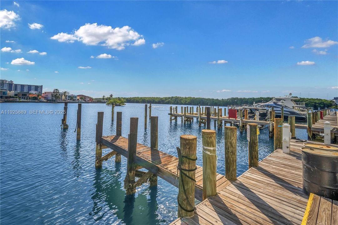 For Rent: $6,200 (3 beds, 2 baths, 1865 Square Feet)