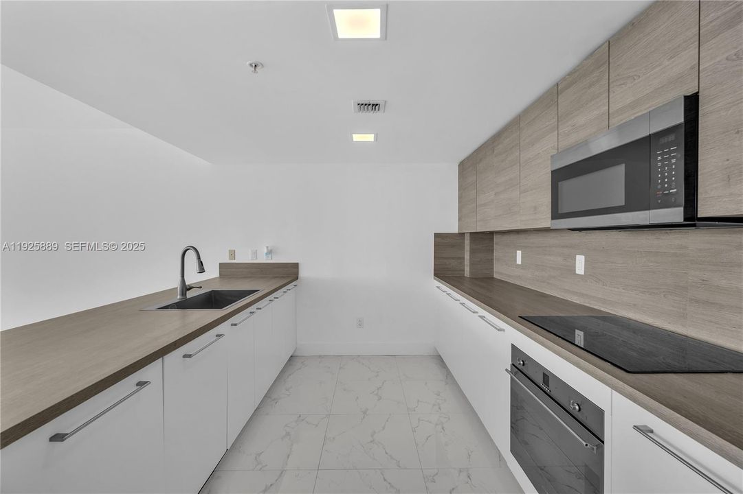 For Rent: $6,200 (3 beds, 2 baths, 1865 Square Feet)