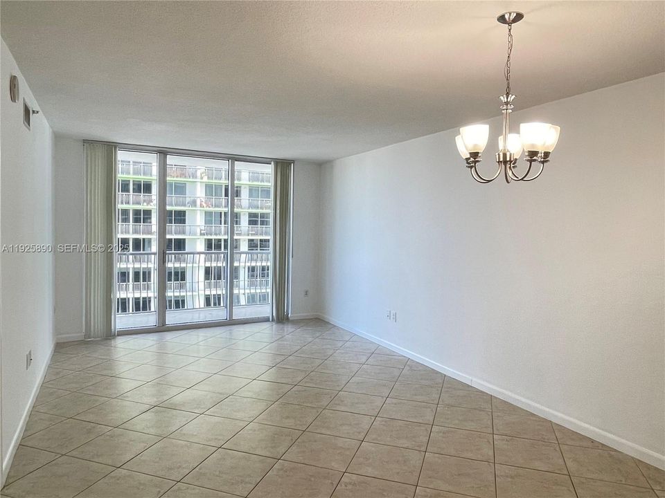 For Rent: $2,575 (1 beds, 1 baths, 825 Square Feet)