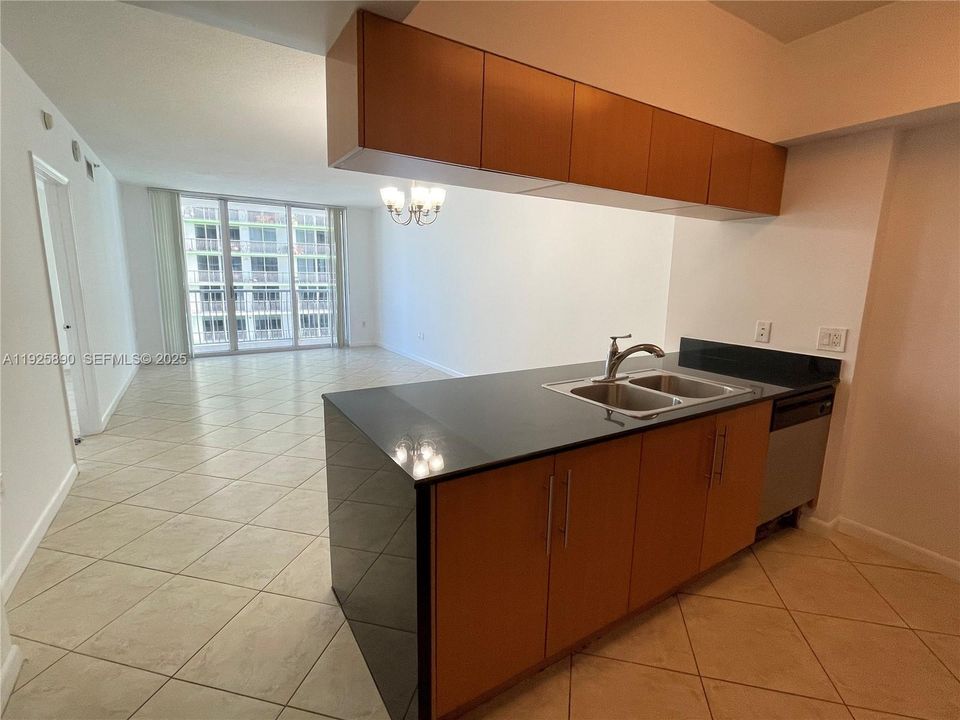 For Rent: $2,575 (1 beds, 1 baths, 825 Square Feet)