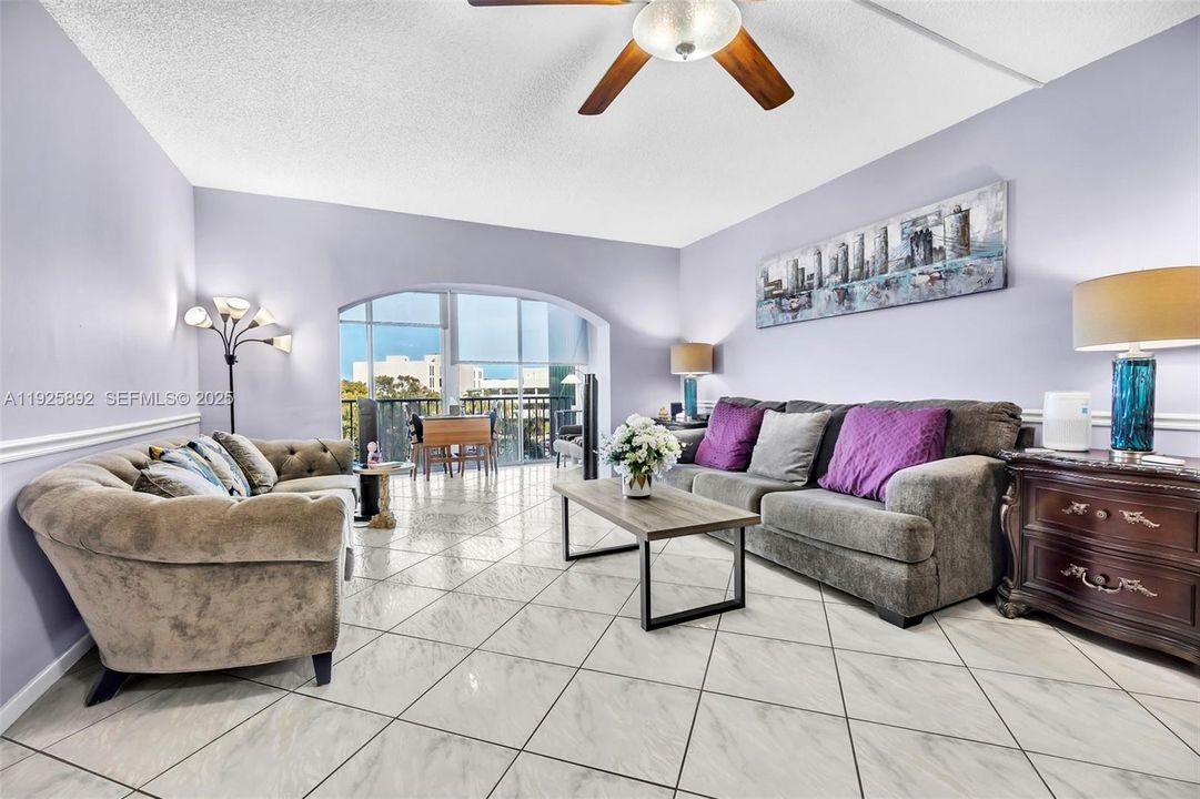 На продажу: $159,000 (1 спален, 1 ванн, 844 Квадратных фут)