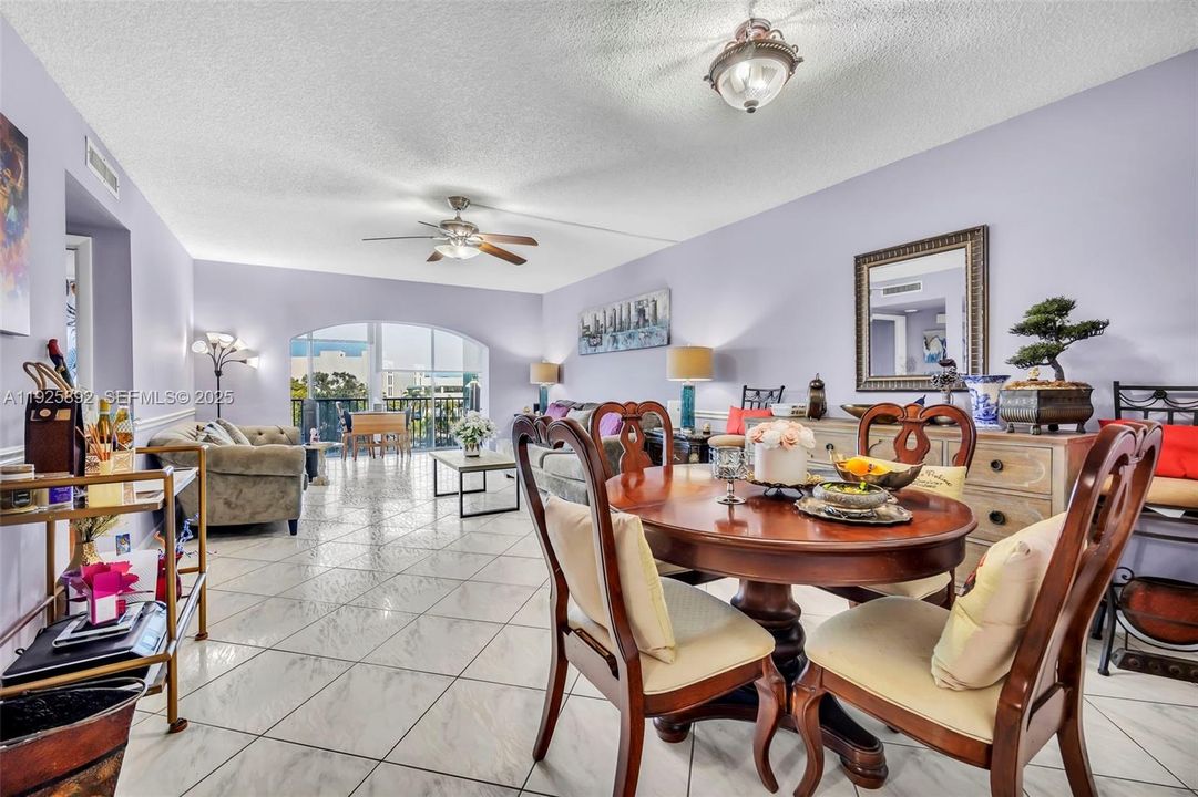 На продажу: $159,000 (1 спален, 1 ванн, 844 Квадратных фут)