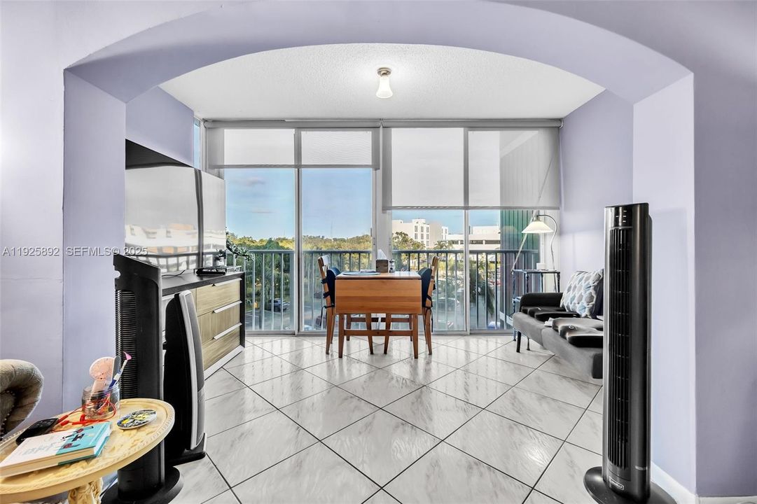 На продажу: $159,000 (1 спален, 1 ванн, 844 Квадратных фут)