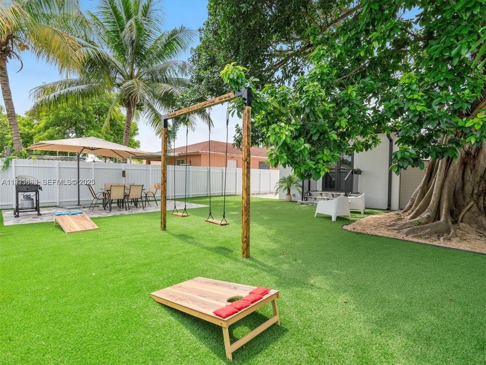 For Rent: $4,200 (3 beds, 2 baths, 1244 Square Feet)