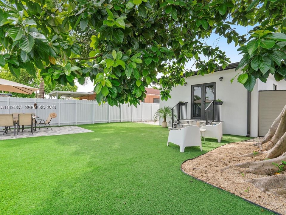 For Rent: $4,200 (3 beds, 2 baths, 1244 Square Feet)