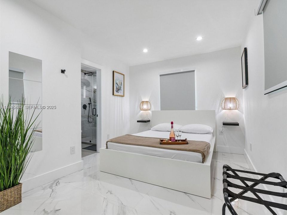 For Rent: $4,200 (3 beds, 2 baths, 1244 Square Feet)