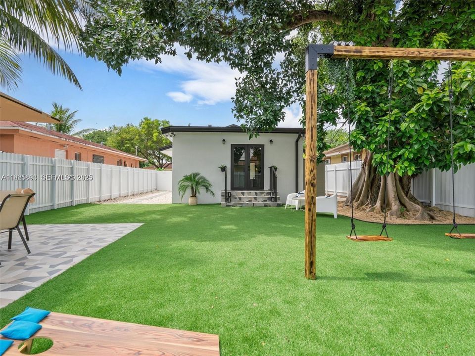 For Rent: $4,200 (3 beds, 2 baths, 1244 Square Feet)