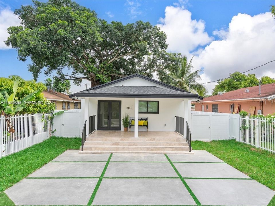 For Rent: $4,200 (3 beds, 2 baths, 1244 Square Feet)