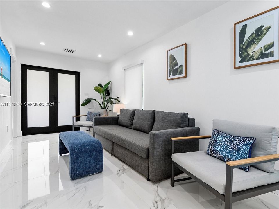 For Rent: $4,200 (3 beds, 2 baths, 1244 Square Feet)