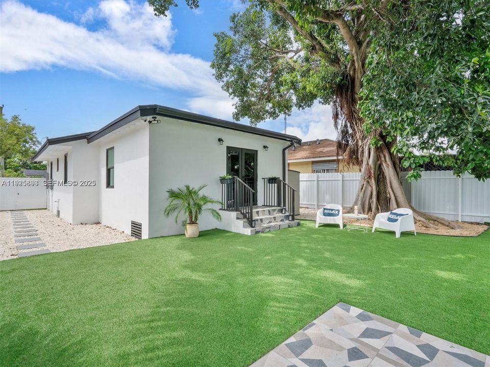 For Rent: $4,200 (3 beds, 2 baths, 1244 Square Feet)