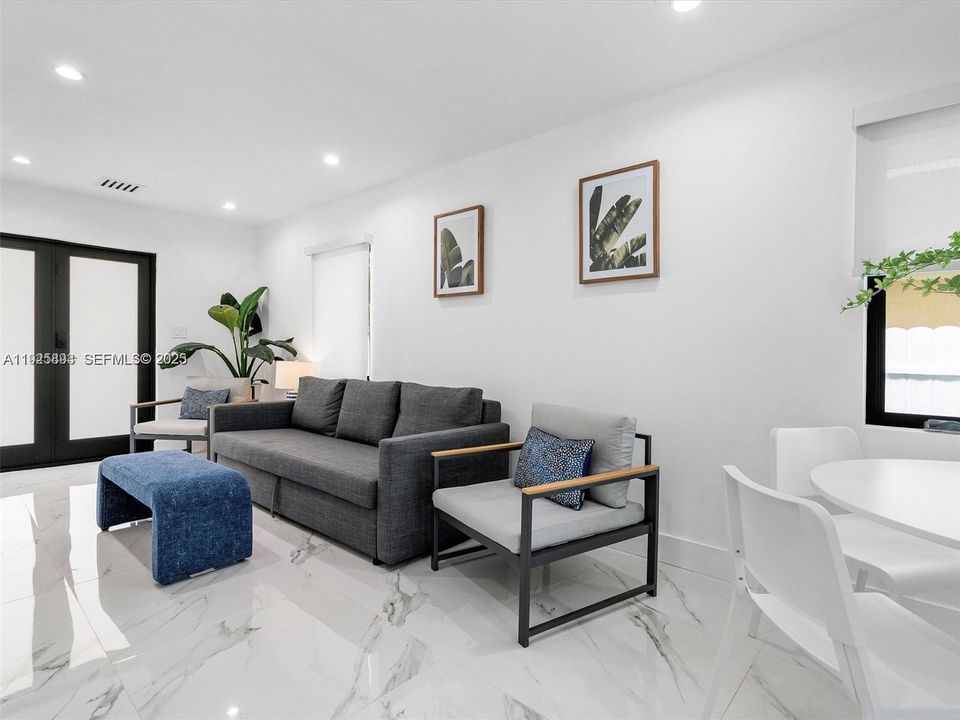 For Rent: $4,200 (3 beds, 2 baths, 1244 Square Feet)