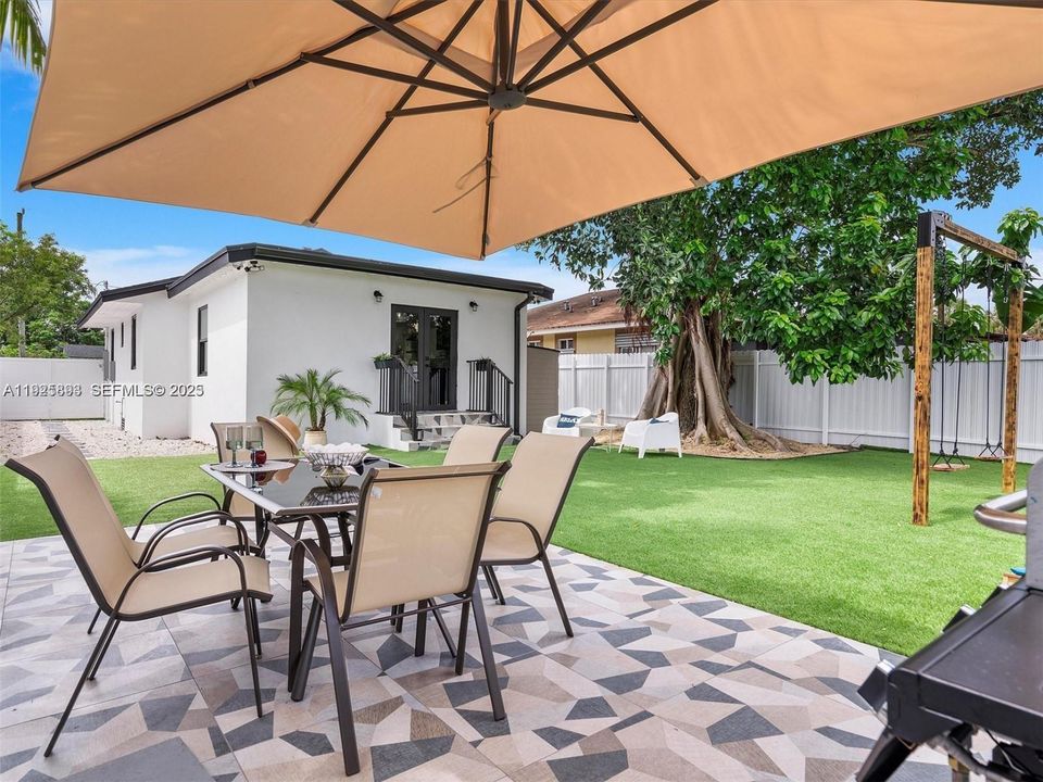 For Rent: $4,200 (3 beds, 2 baths, 1244 Square Feet)