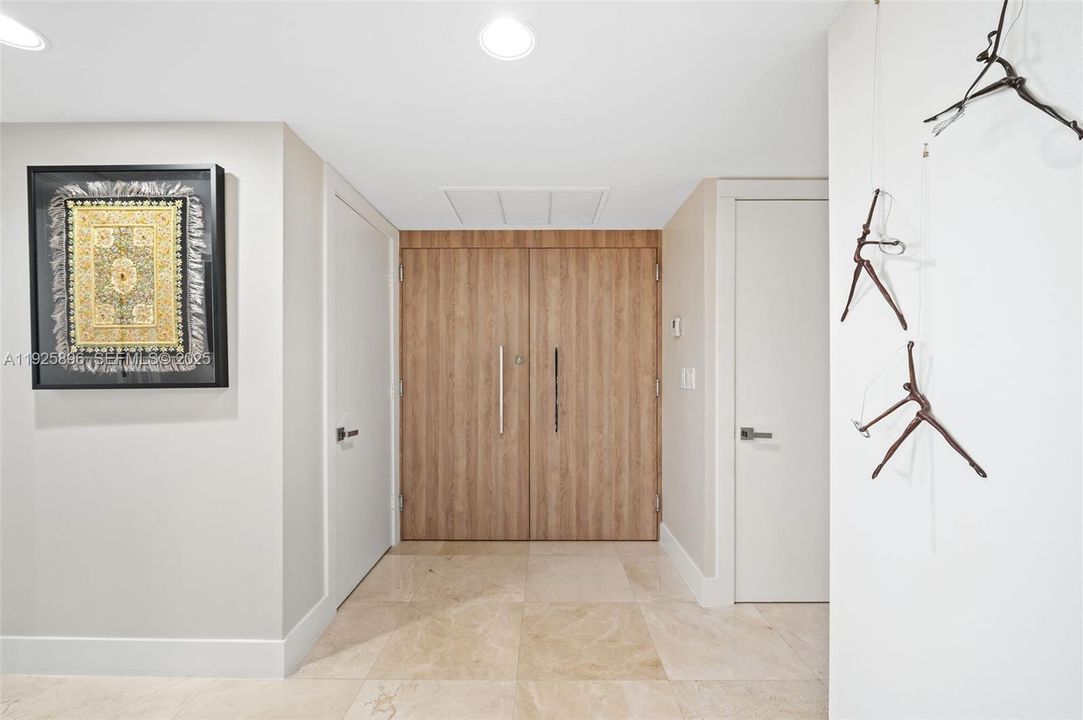 待售: $1,780,000 (2 贝兹, 2 浴室, 1756 平方英尺)