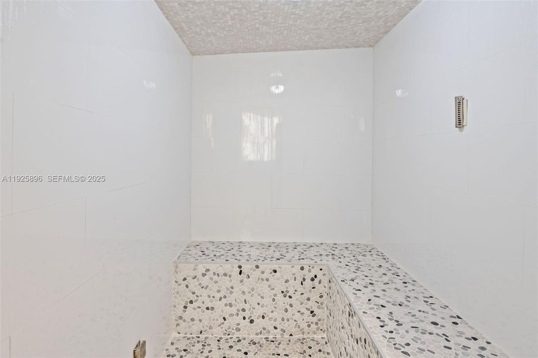 待售: $1,780,000 (2 贝兹, 2 浴室, 1756 平方英尺)