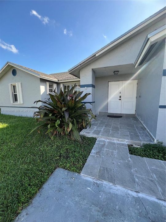 В аренду: $3,150 (3 спален, 2 ванн, 1769 Квадратных фут)