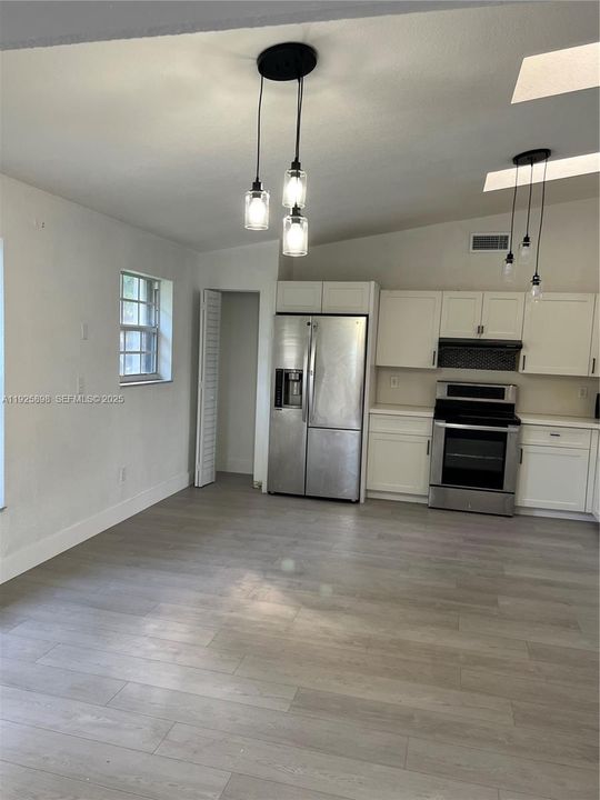 В аренду: $3,150 (3 спален, 2 ванн, 1769 Квадратных фут)