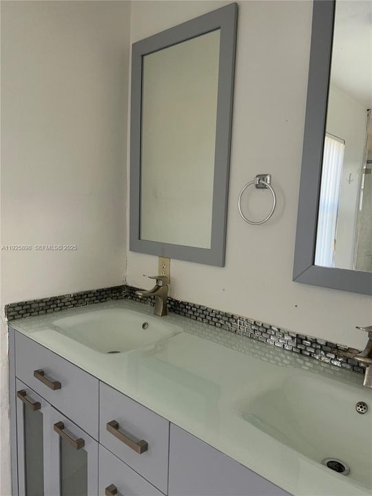 В аренду: $3,150 (3 спален, 2 ванн, 1769 Квадратных фут)