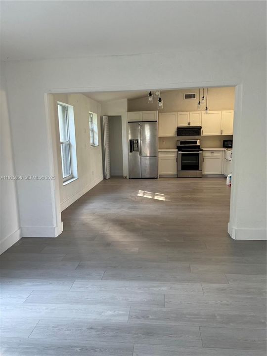 В аренду: $3,150 (3 спален, 2 ванн, 1769 Квадратных фут)