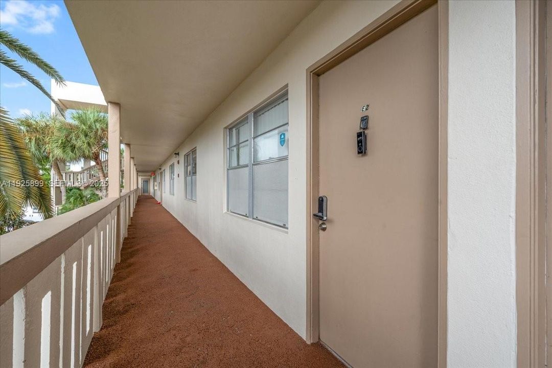 For Sale: $165,900 (2 beds, 2 baths, 1156 Square Feet)