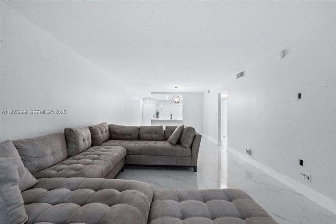 For Sale: $165,900 (2 beds, 2 baths, 1156 Square Feet)