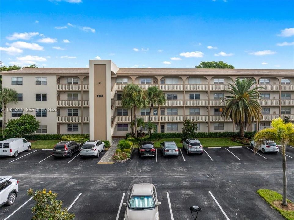 For Sale: $165,900 (2 beds, 2 baths, 1156 Square Feet)