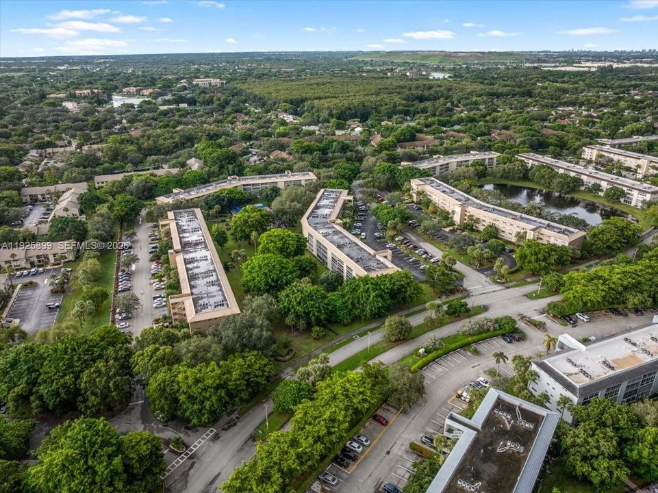 For Sale: $165,900 (2 beds, 2 baths, 1156 Square Feet)