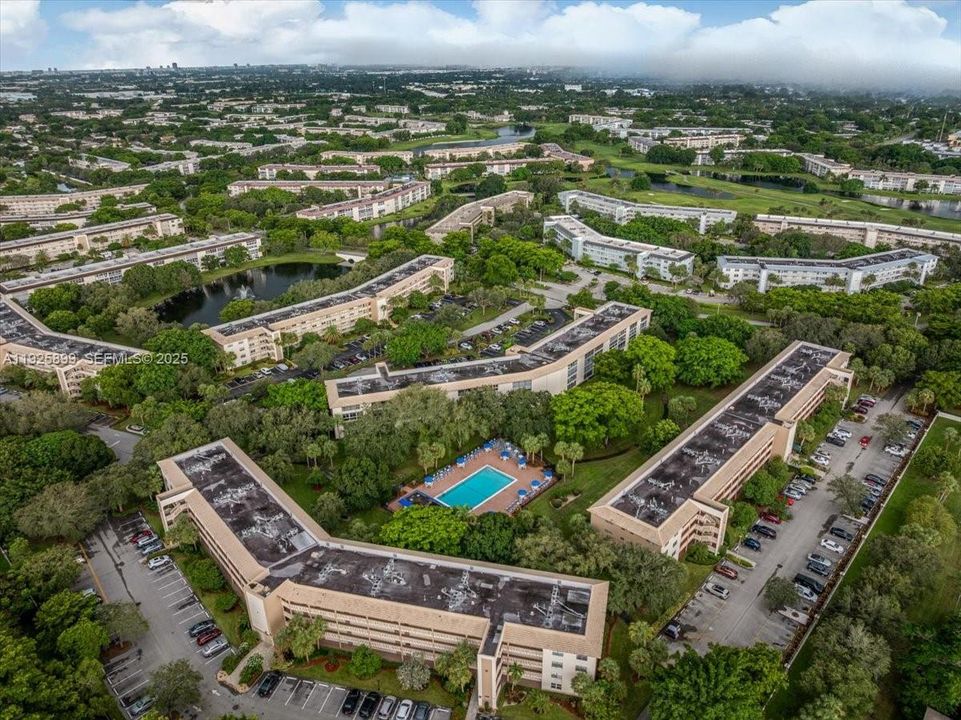 For Sale: $165,900 (2 beds, 2 baths, 1156 Square Feet)