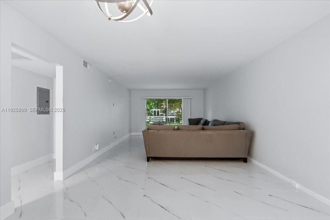 For Sale: $165,900 (2 beds, 2 baths, 1156 Square Feet)