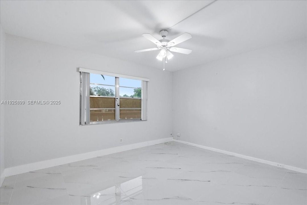 For Sale: $165,900 (2 beds, 2 baths, 1156 Square Feet)