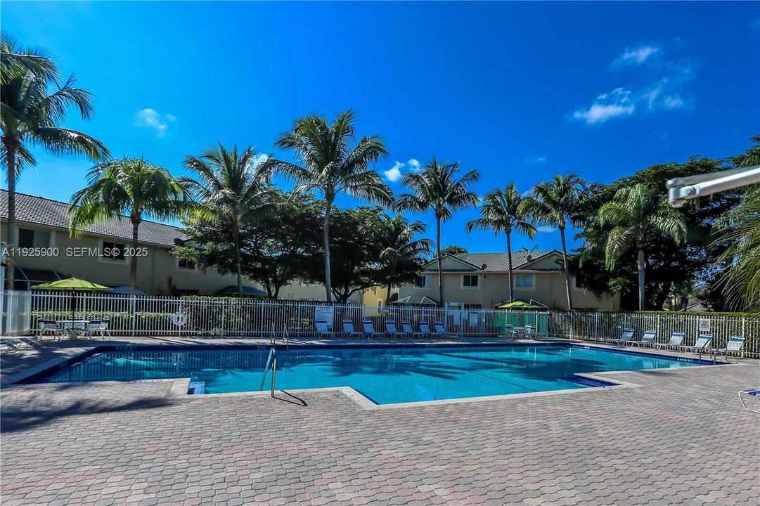 На продажу: $499,900 (4 спален, 2 ванн, 1851 Квадратных фут)