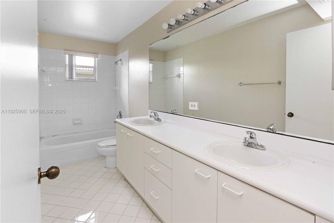 На продажу: $499,900 (4 спален, 2 ванн, 1851 Квадратных фут)