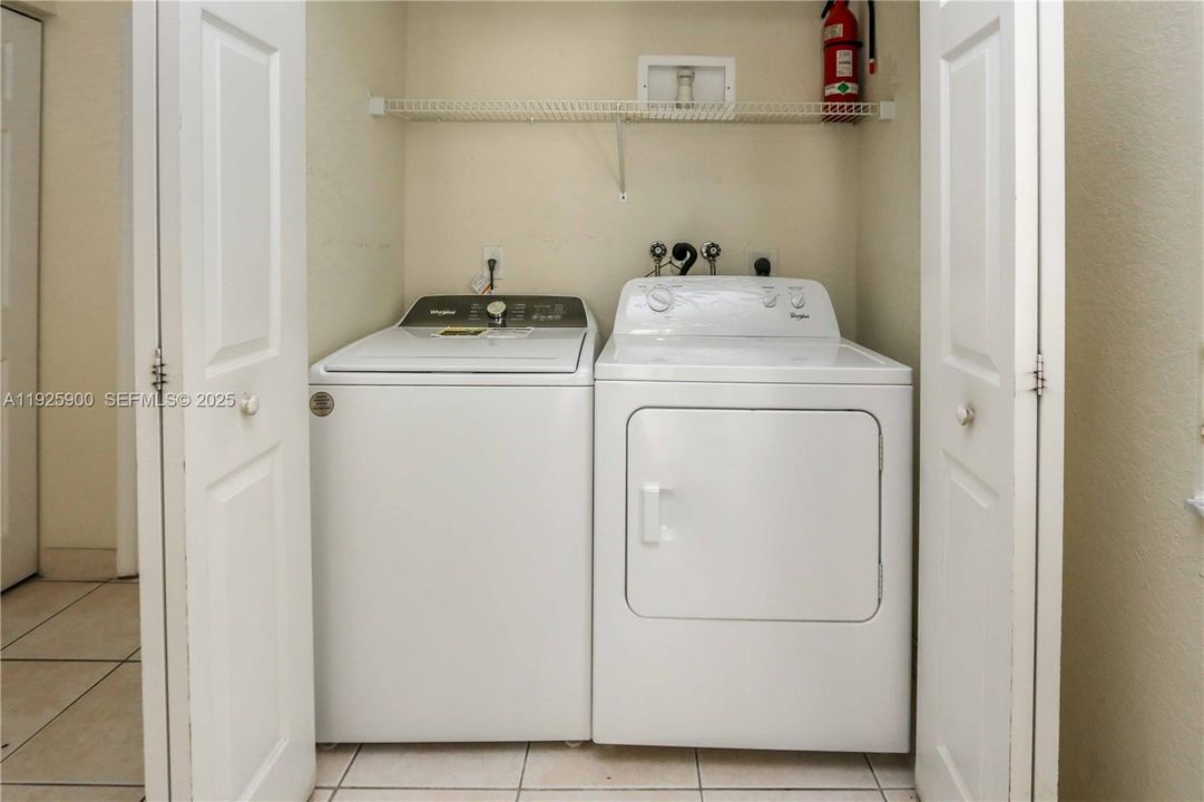 На продажу: $499,900 (4 спален, 2 ванн, 1851 Квадратных фут)